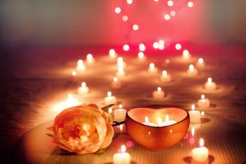 altar para ritual con magia blanca